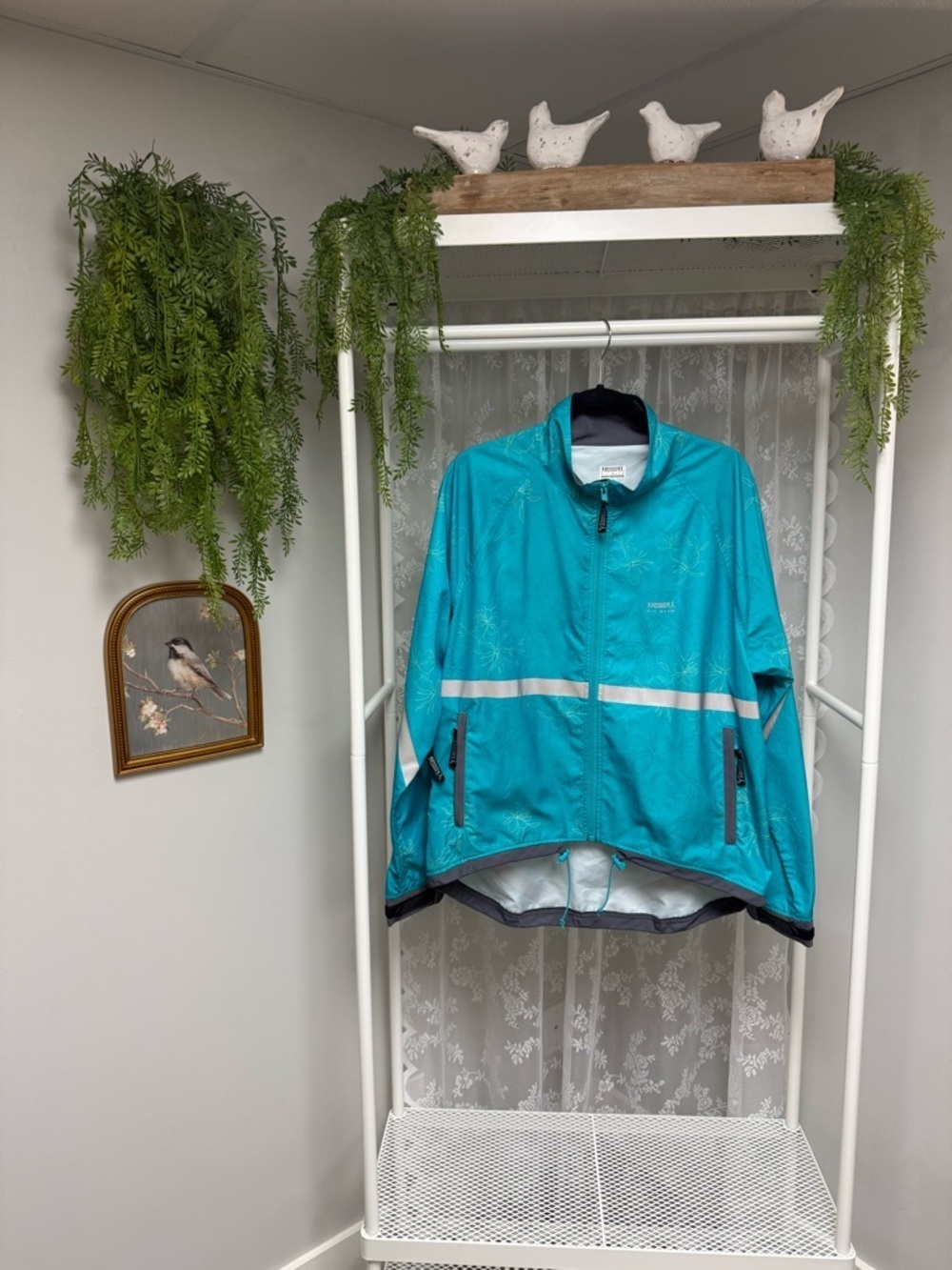 Running Room Reflective Jacket with Floral Pattern And Pockets - Size Medium